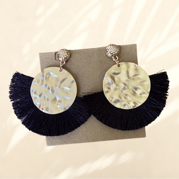 Jewelry - NWOT Gold and Black Tassel Earrings